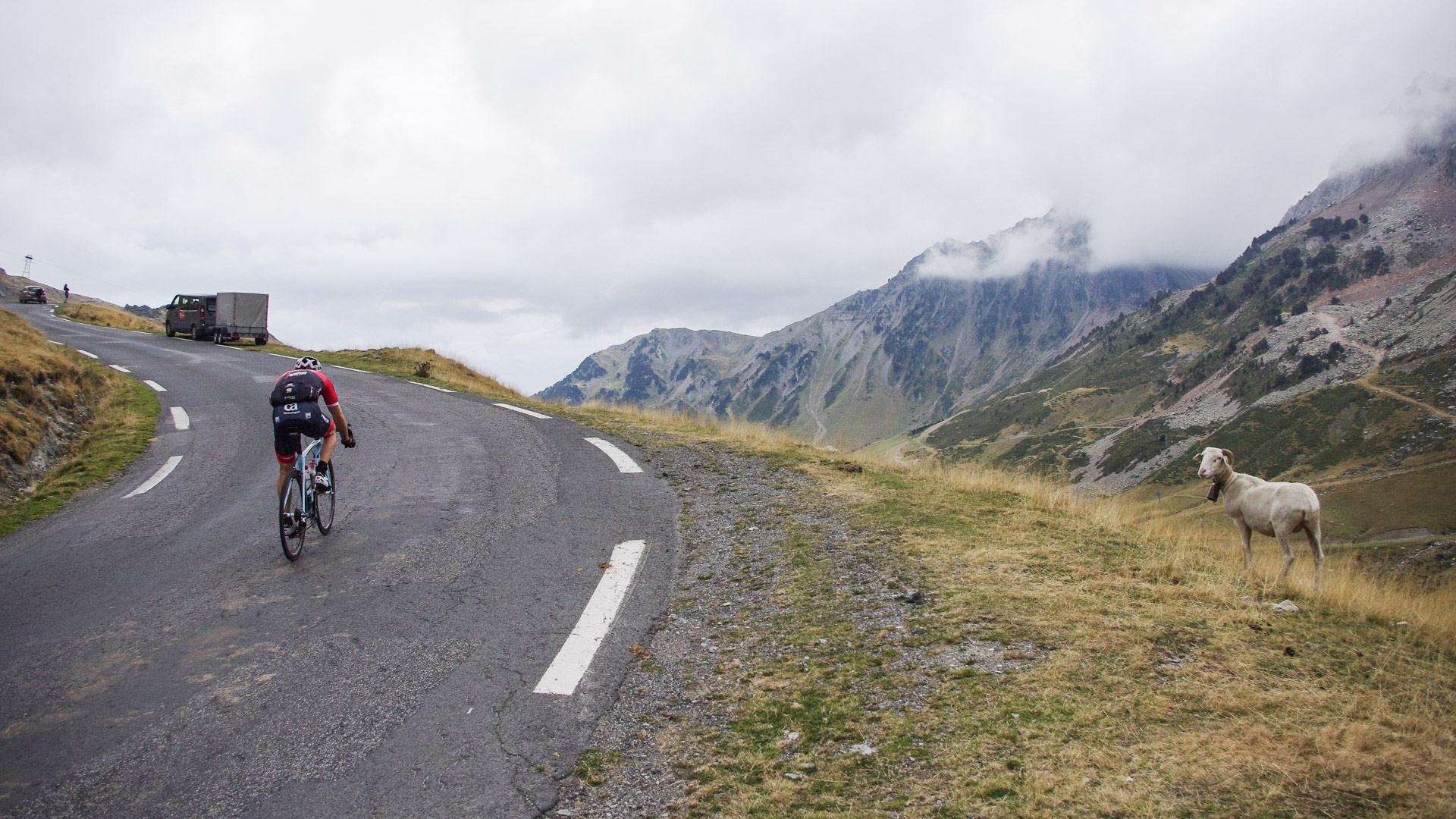 Bergatmosphäre auf der Straße zum Tourmalet